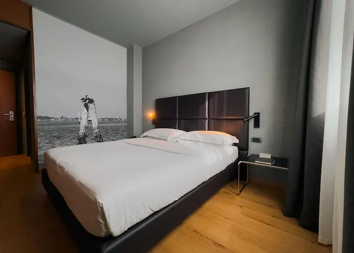 Point Hotel